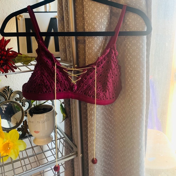 Dark red bikini top with gold chains and pompoms - Picture 1 of 2